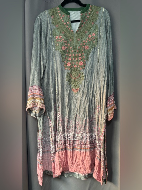 Dresses & Skirts - Dress with slits one size
